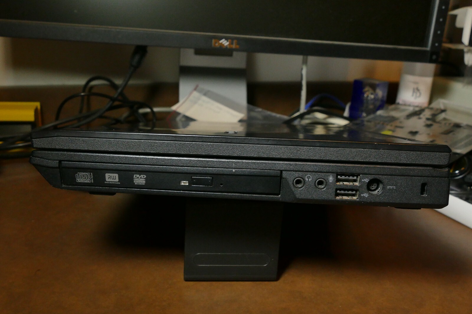 Dell Latitude E5400 INTEL CORE 2 DUO P8400 2.26 GHZ 2GB RAM B6ZJXG1