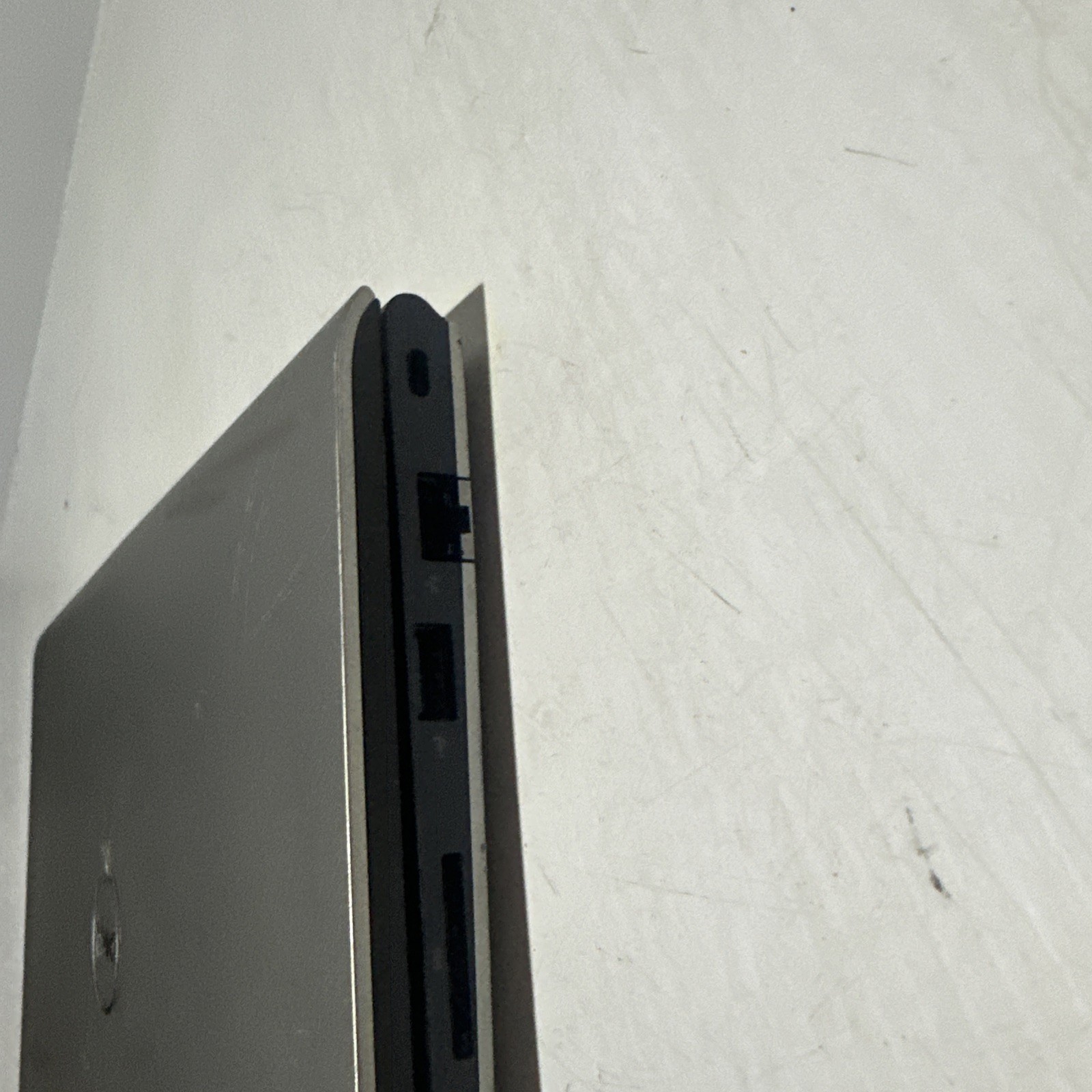 Dell Inspiron 3137 13″ Laptop Intel Celeron 2955u 8gb Ram No Drives Boots Bios