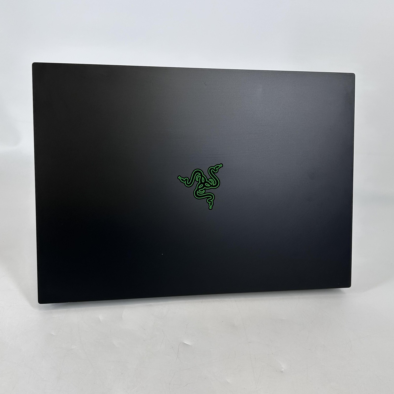 Razer Blade 16 240Hz QHD+ 2.0 GHz Ryzen AI 9 365 32GB 1TB SSD NVIDIA RTX 5070 Ti