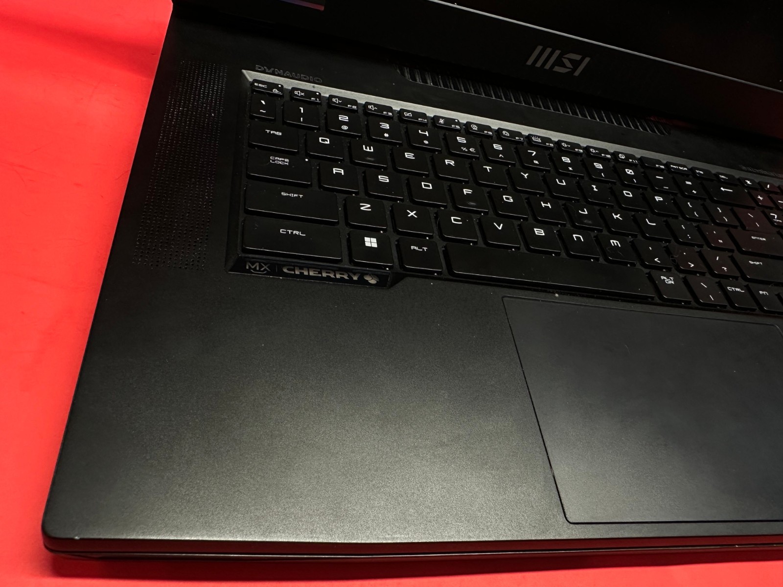 MSI Titan GT77HX Titan GT77HX – i9‑12900H No Drives – No Ram- Parts / Fix