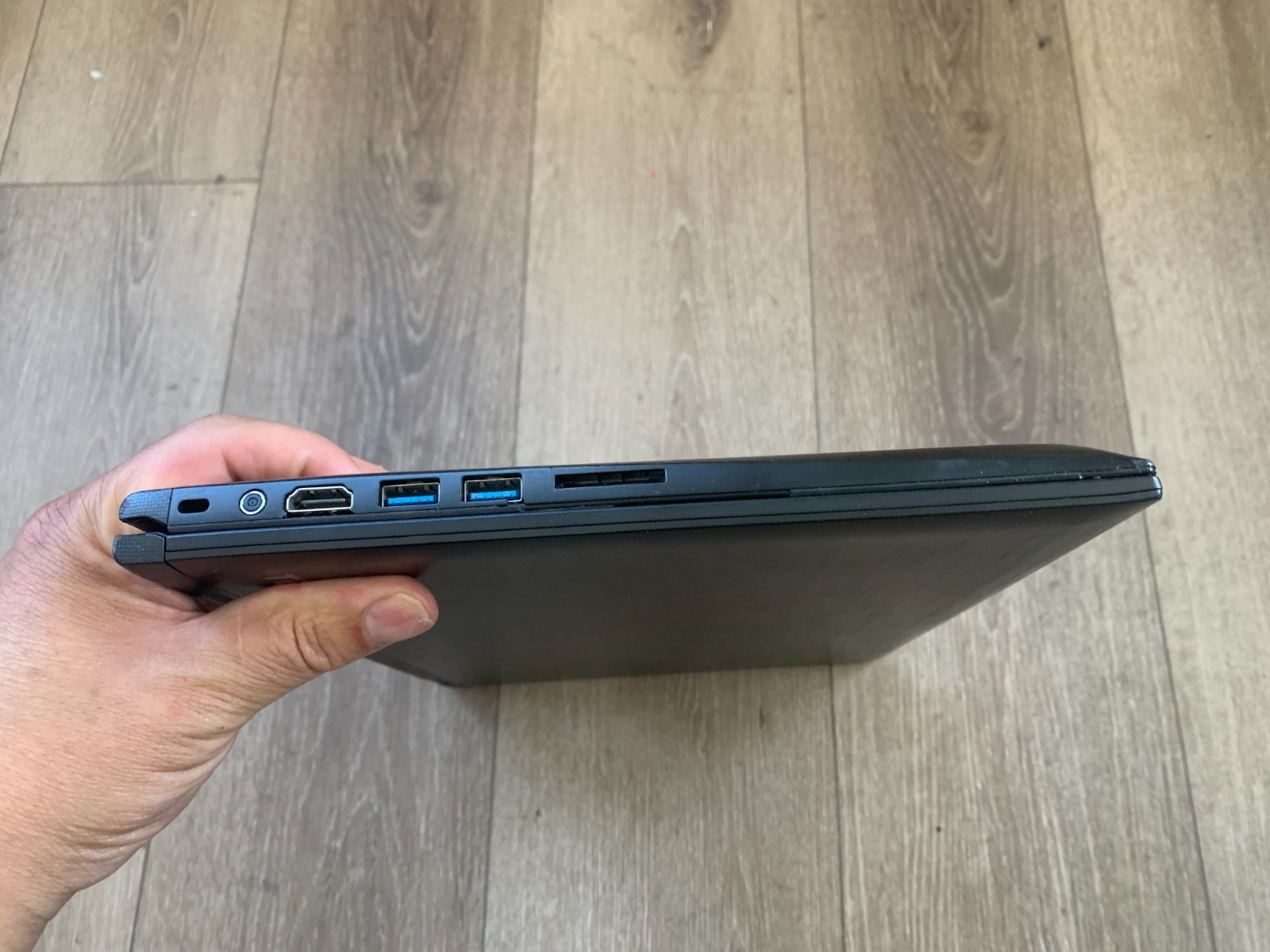 Toshiba Satellite E45W-C4200X 14″ Intel Core i3-5015U 2.1GHz 4GB RAM 500GB Win10