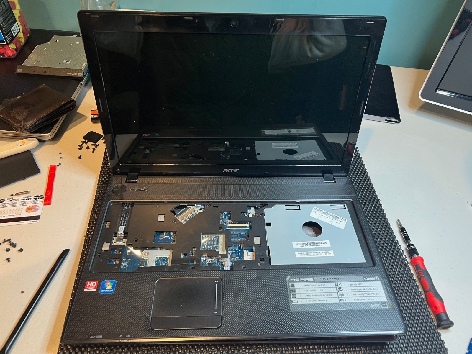 Acer Aspire 5253-BZ893 15.6″ Laptop AMD C-Series C-50 1.0GHz NO RAM NO HDD