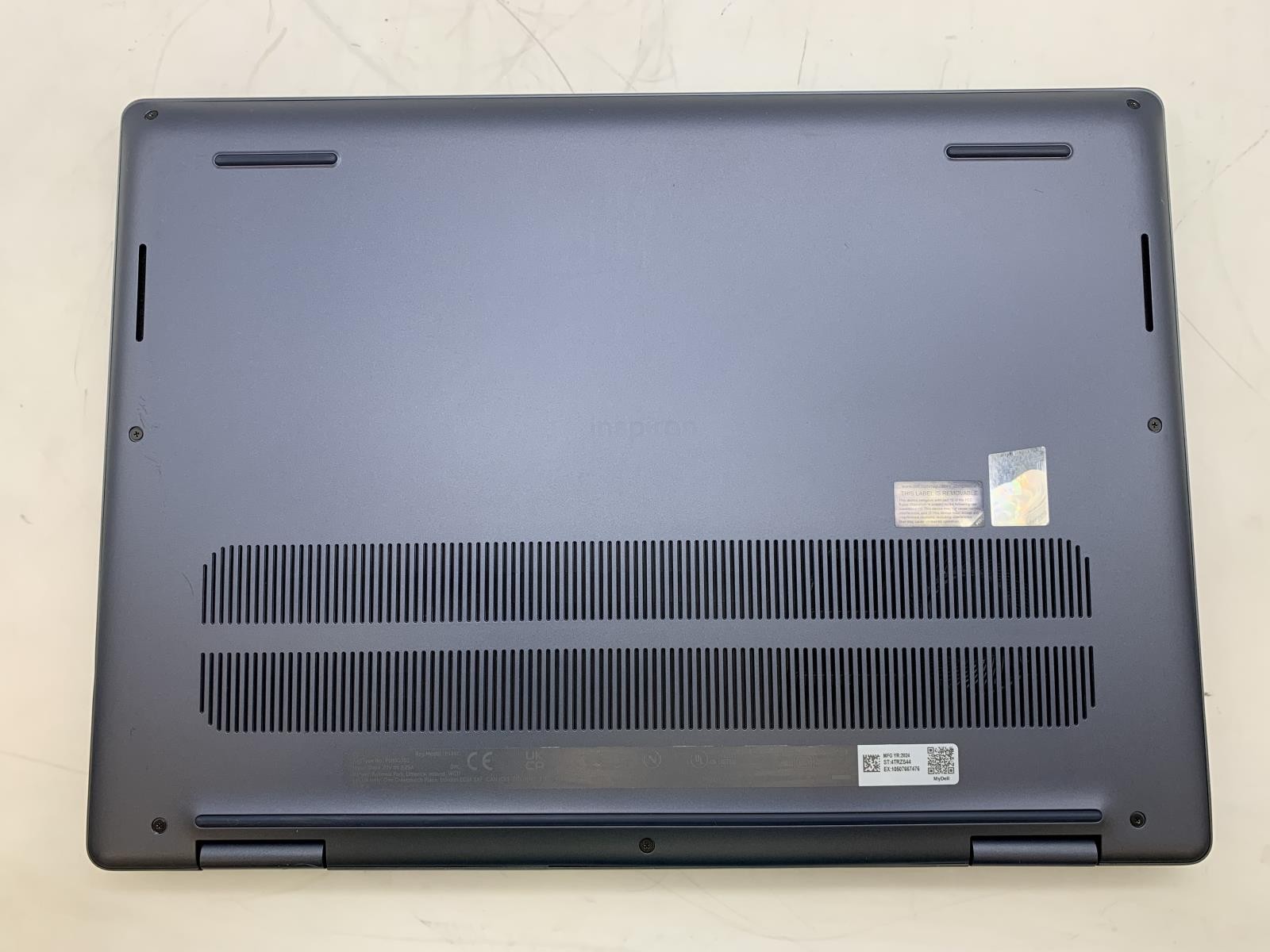 Dell Inspiron 14 7440 2-in-1 AMD Ryzen 7 8840HS 512GB SSD 16GB DDR5 W11P