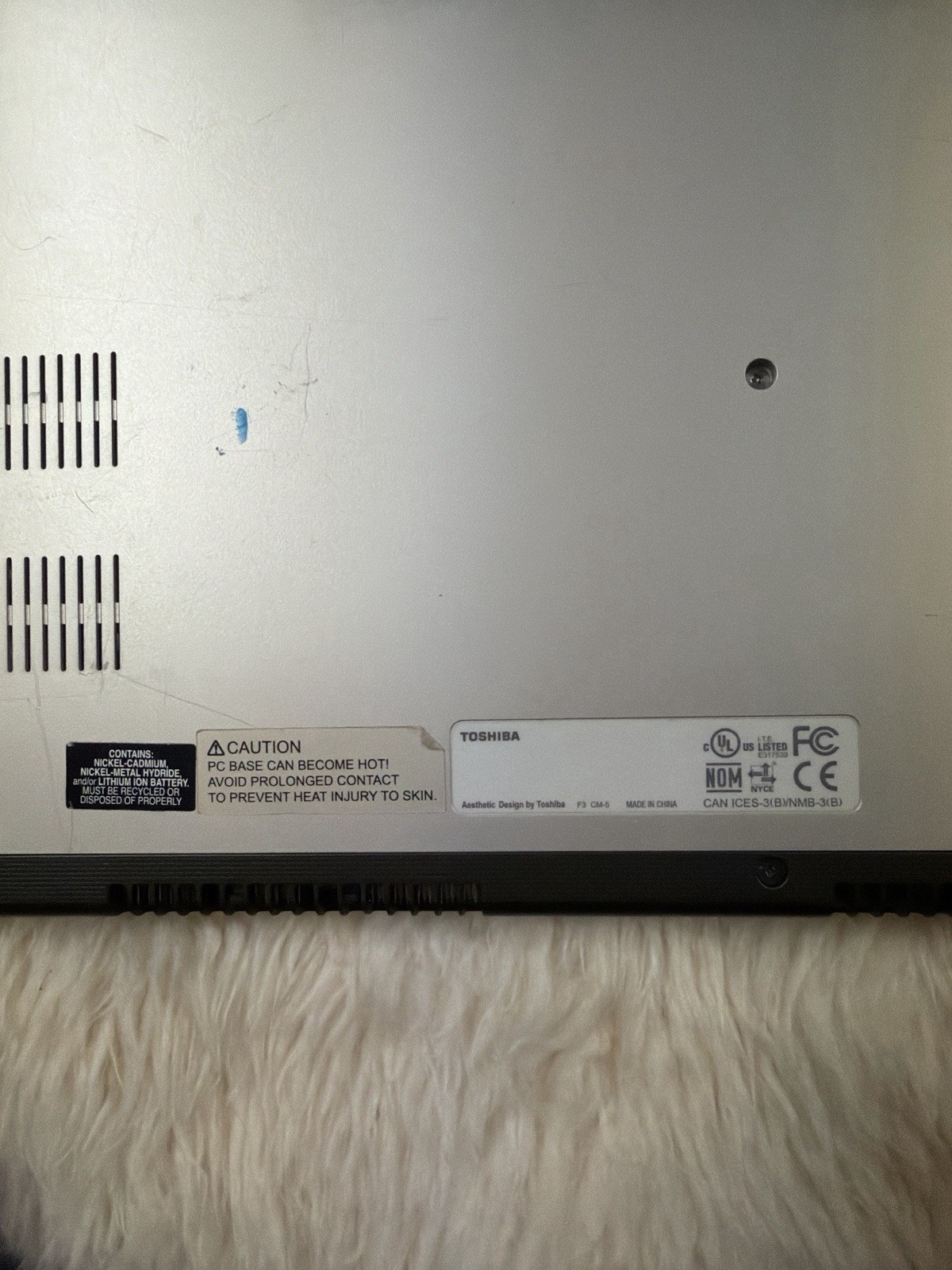 Toshiba Laptop Intel i7-6500U 2.50GHz 8GB RAM 1TB HDD Powers On No Charger AS-IS