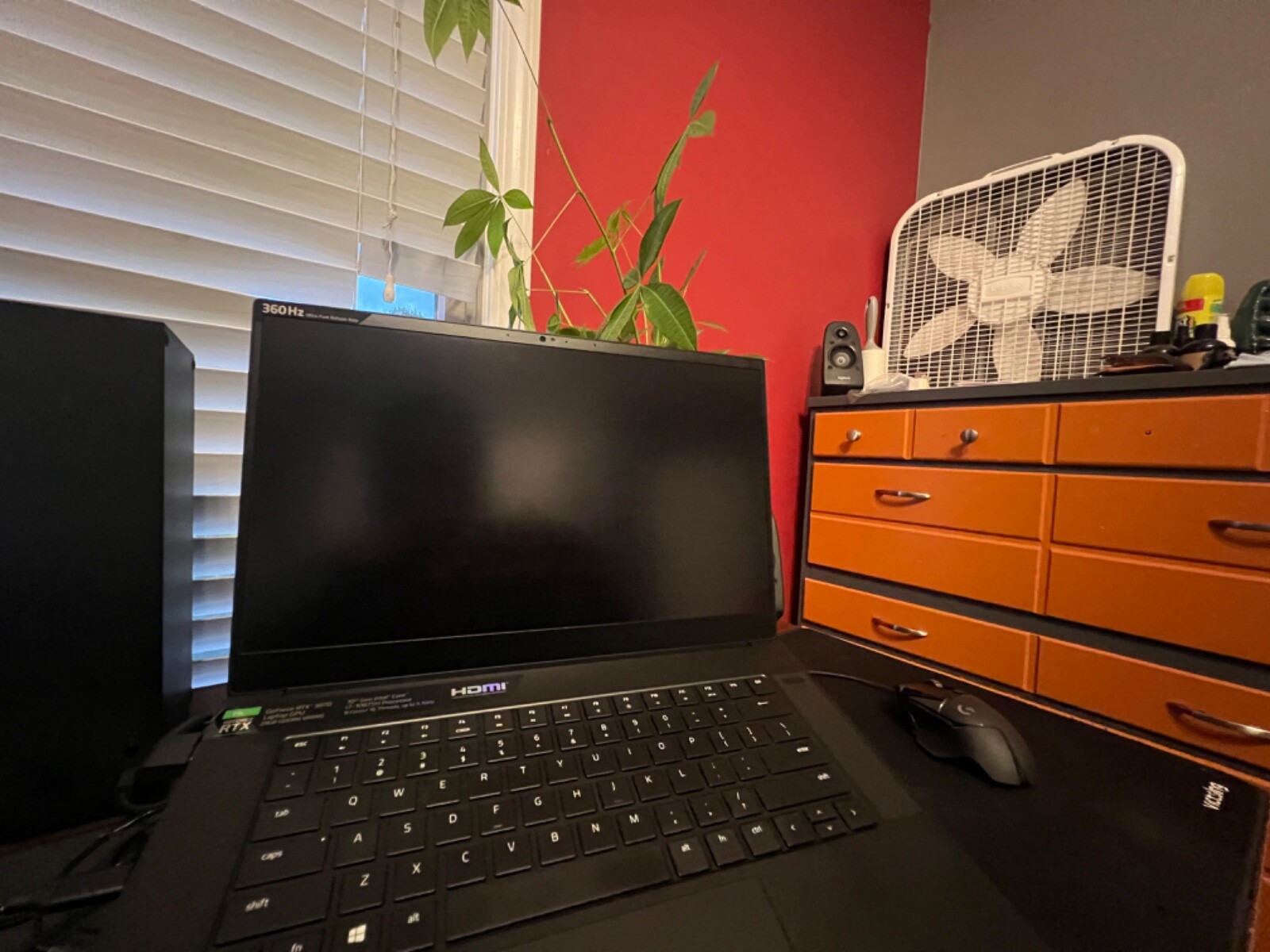 Razer Blade 15 Advanced Model Early 2021 15.6”(32GB hyperx ram+v2 chroma stand)