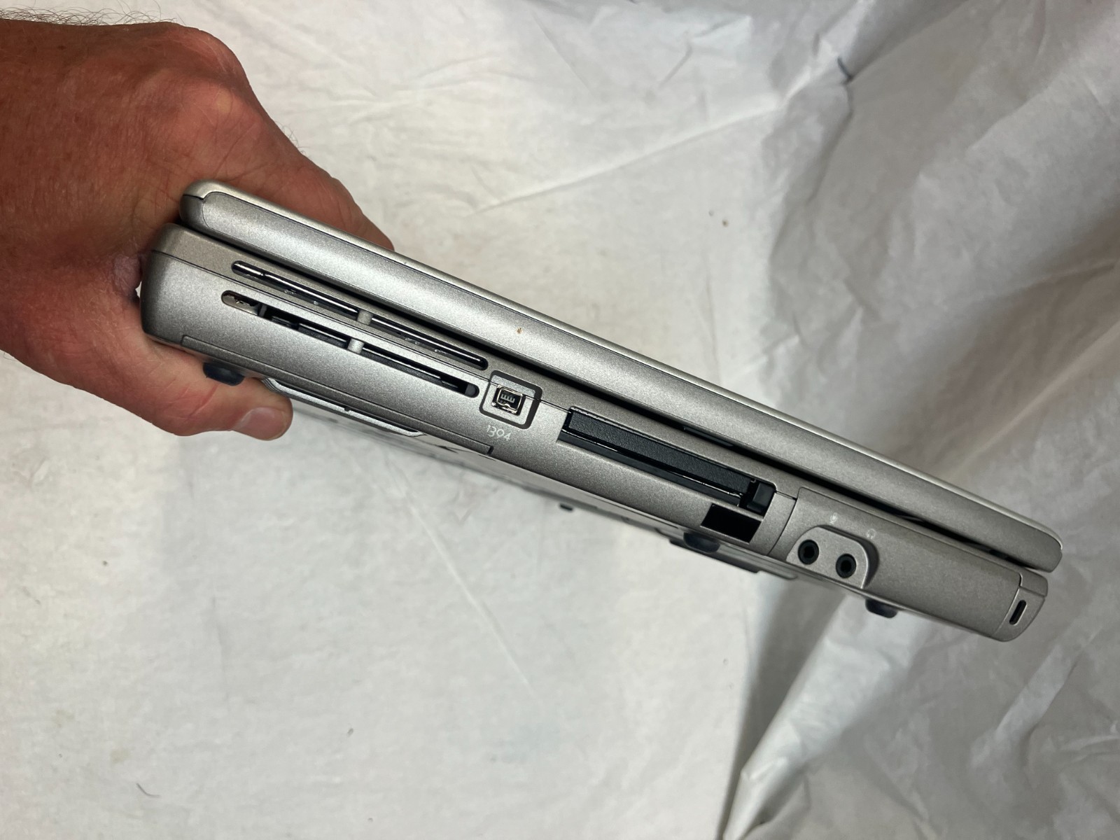 Dell Inspiron 8600 Intel Pentium M 1.40 ghz, 512 MB NO HDD FOR PARTS