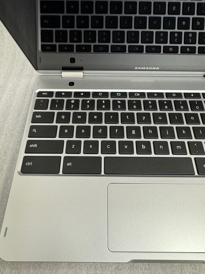 Samsung Chromebook 12” Touch (4GB RAM /64GB SSD)_XE520QAB-K04US_No Charger