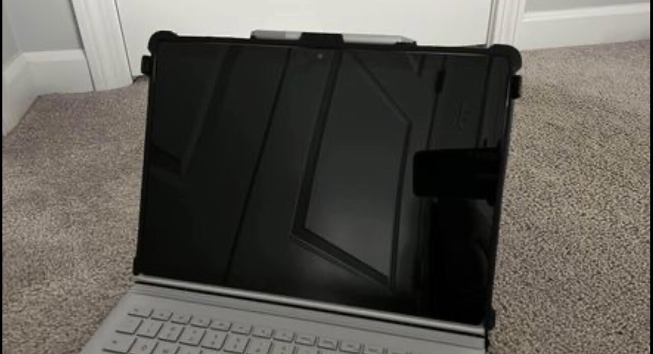 Must GO MICROSOFT SURFACE BOOK 3 accessories included