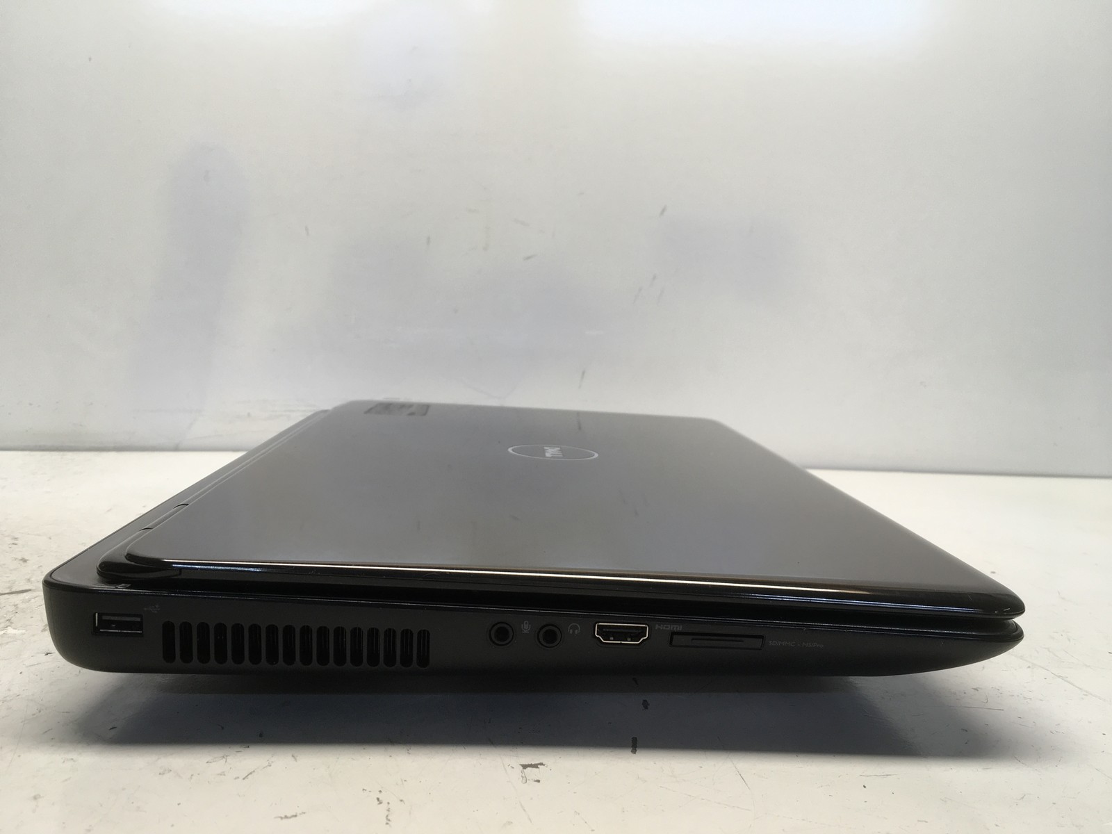 Dell Inspiron N7010 Intel i5-M460 2.53GHz 6 GB NO HDD No Batt