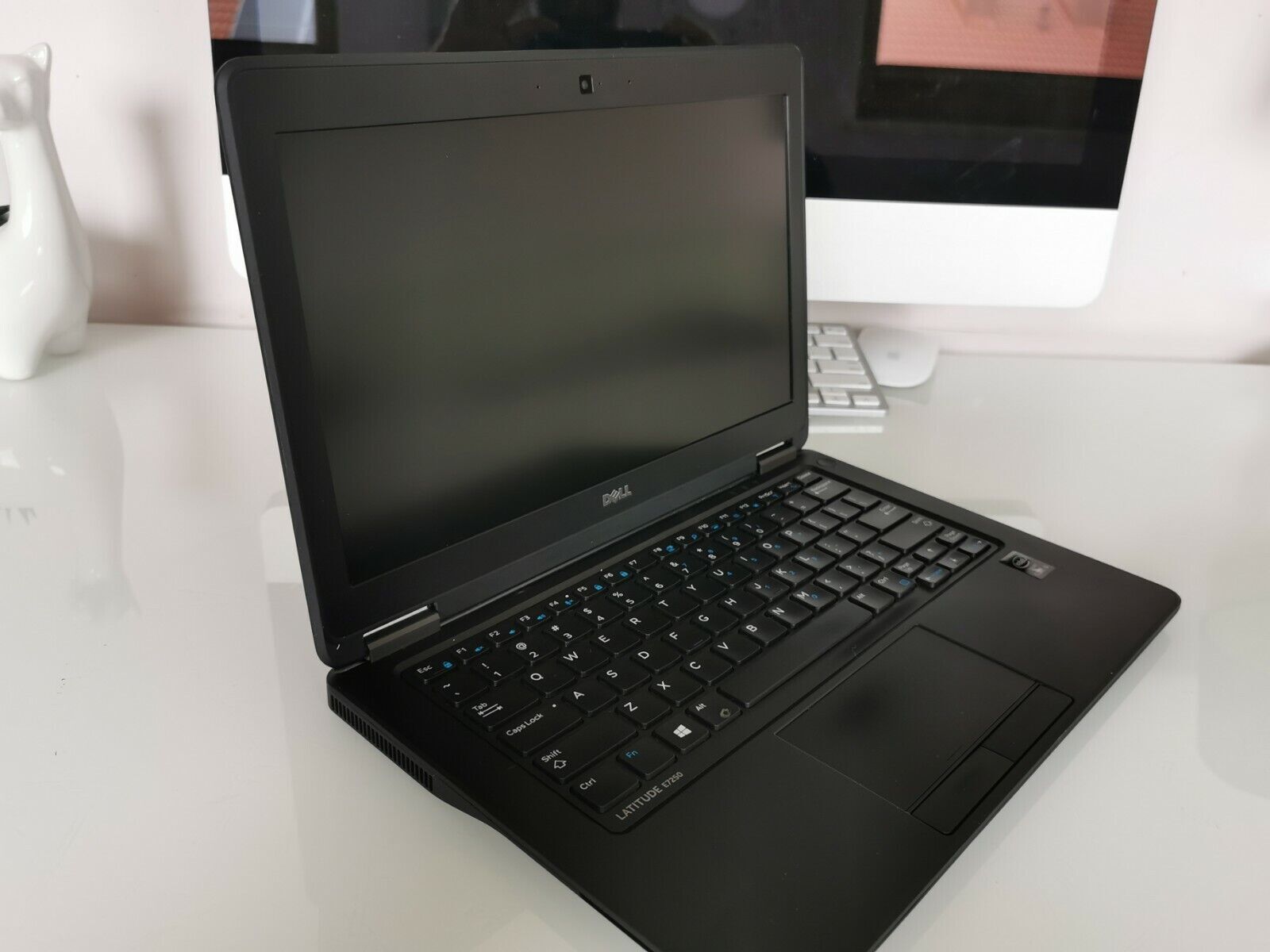 Black UltraBook Dell e7250 Intel i5-5300U 4GB/120GB SSD 1366×768 Win10 Pro
