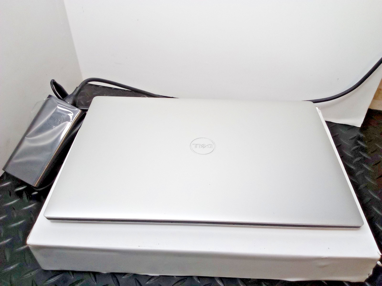 Dell Precision 5540 Intel XEON E-2276M 2.80GHz 16G Ram, 512 SSD Win 11. READ