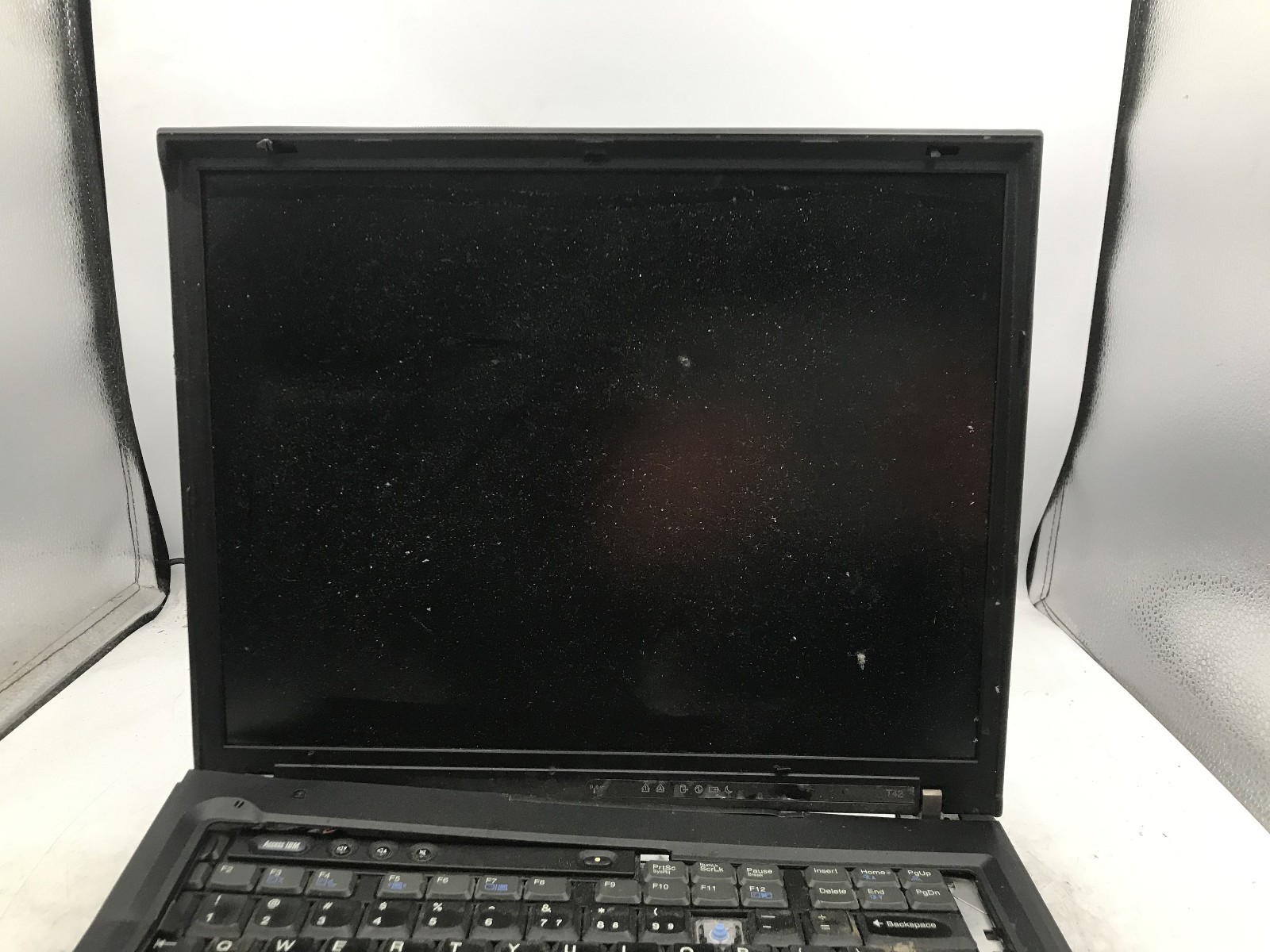 IBM THINKPAD T42 – FOR PARTS/REPAIR – INTEL CENTRINO – NO RAM – READ DESC – BB