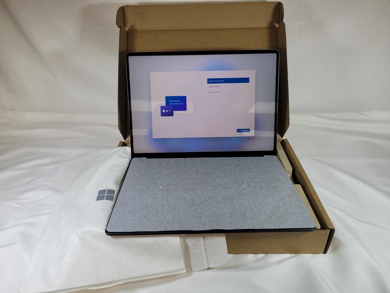 Microsoft Surface 15″ Copilot+ Laptop 7th Edition PixelSense Flow Display – 1TB
