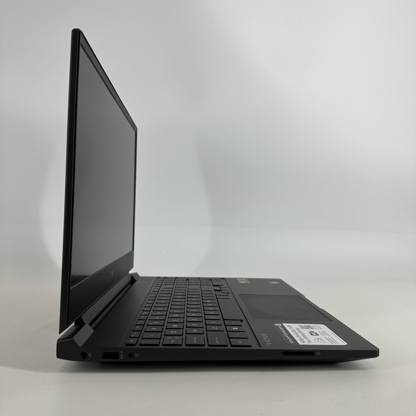 HP Victus 15.6 144Hz FHD 4.3 GHz Ryzen 5 8645HS 16GB 1TB SSD RTX 4050 Very Good