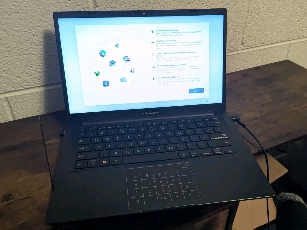 2025 ASUS Vivobook 14 X1404Z i3-1215U 14-inch FHD 16GB RAM 512GB PCIe SSD