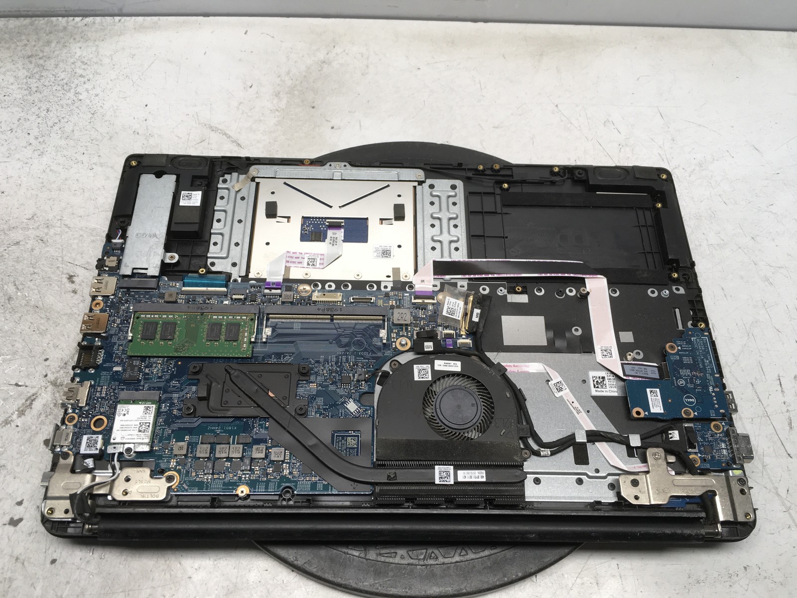 Dell Latitude 3500 Intel Core i5-8265u No RAM NO HDD No Batt