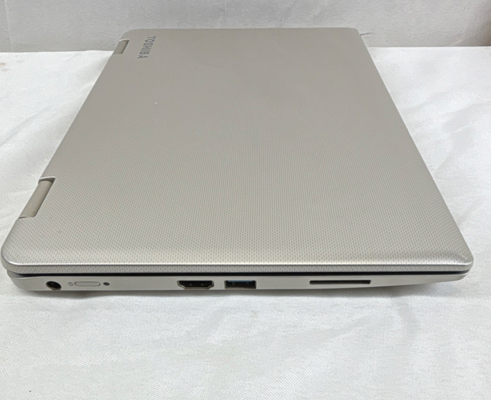 Toshiba Satellite L15W-B1303 Notebook Laptop Intel Processor Silver