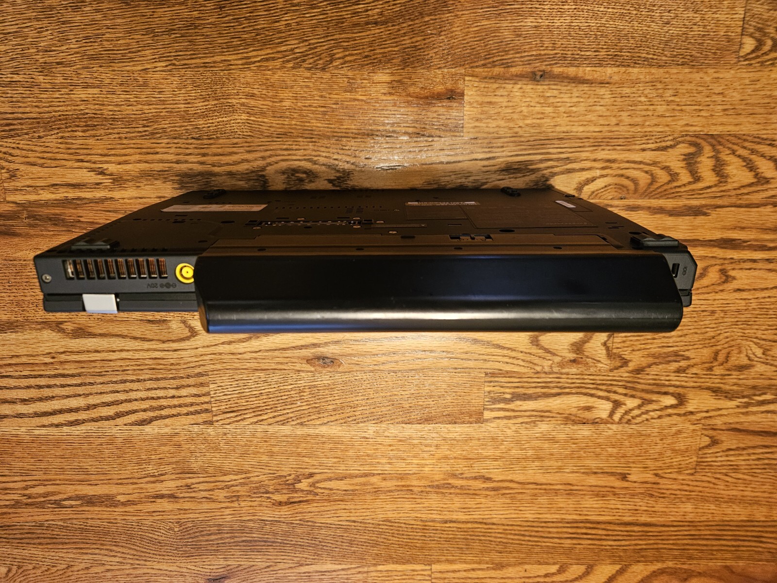ThinkPad T400 4 GB/250 GB HDD/14″ 1280×800/ Windows XP. Ready to Use