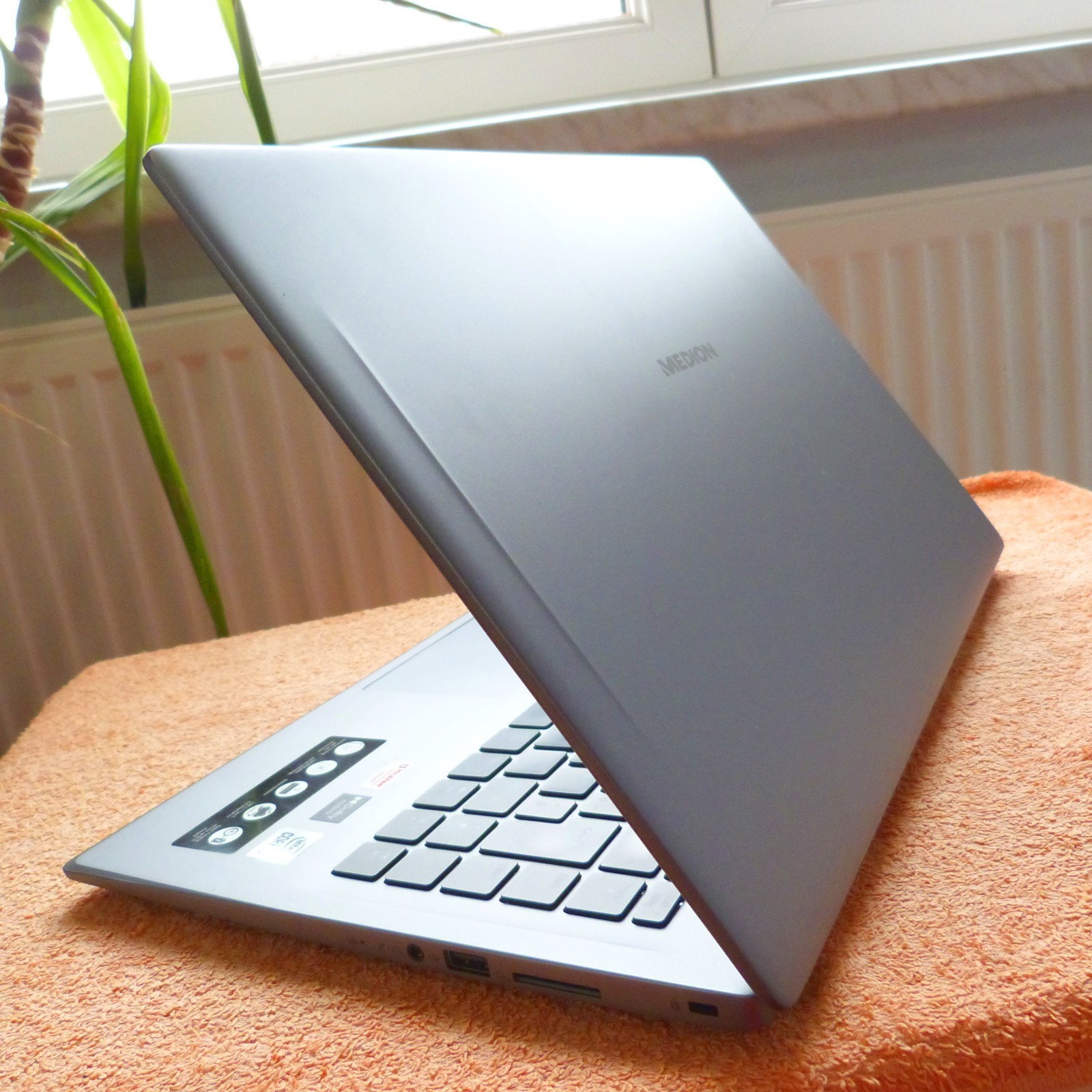 Medion S15447 ULTRABOOK 15″ FHD l 1512GB SSD HDD Windows 11 l 10Gen Core i5