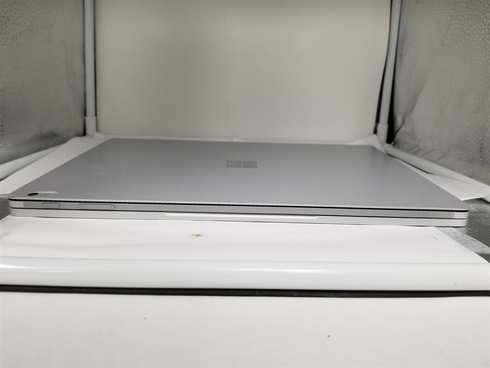 Microsoft Surface Book 2 Core i5 13.5″ 8GB/128GB Silver Details VD6182