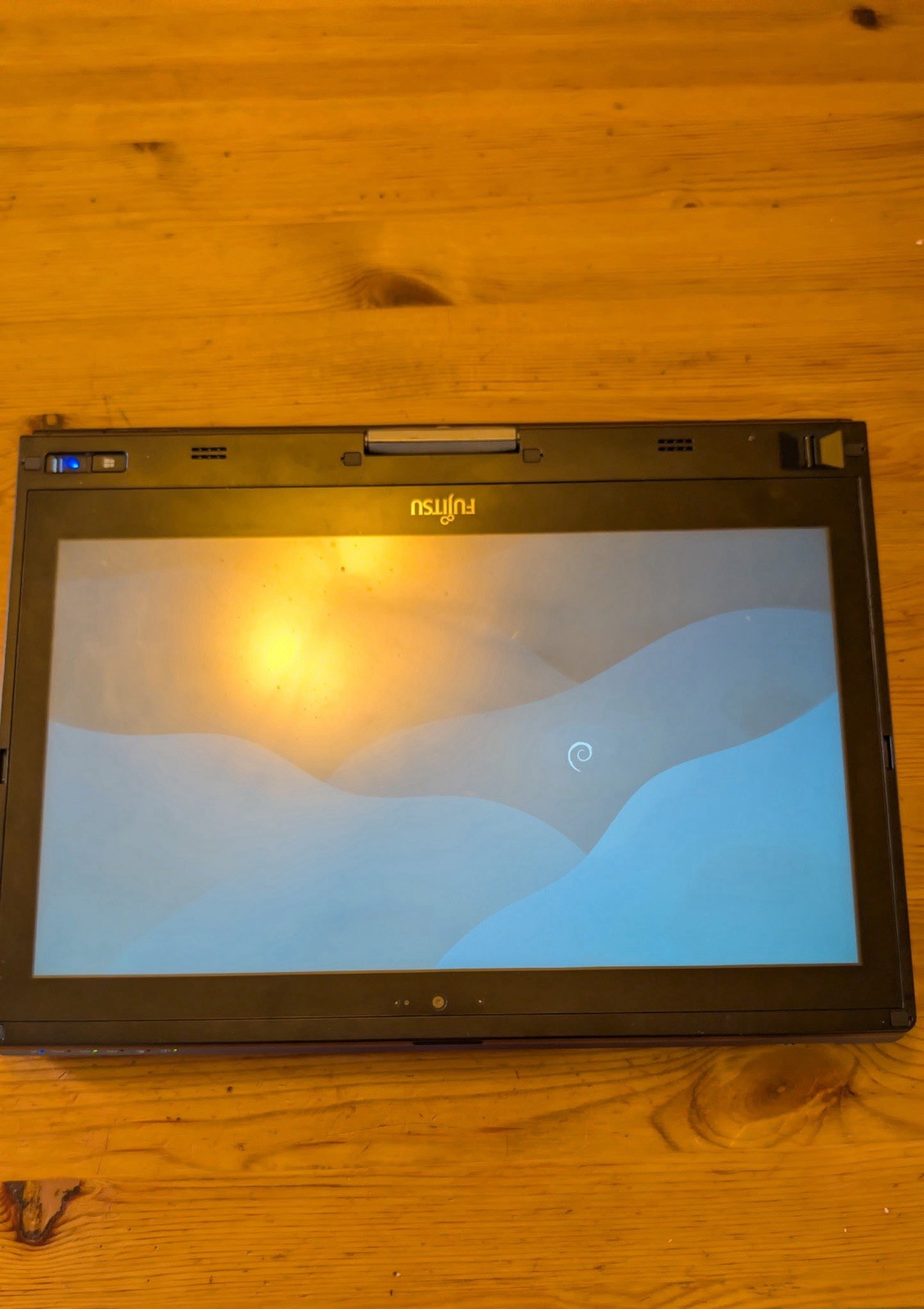 Fujitsu Lifebook T725 i5-5300U 6GB RAM 240GB SSD No OS Charger/Stylus INCLUDED