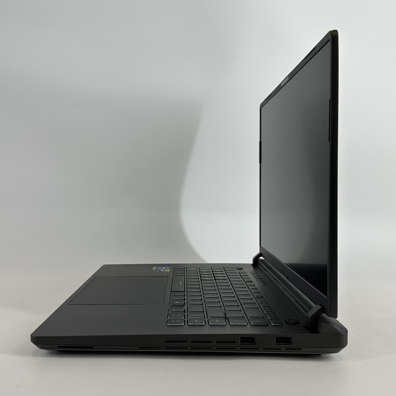 Asus ROG Strix G16 G615 165Hz FHD+ 2.2 GHz i7-14650HX 16GB 1TB SSD RTX 5050