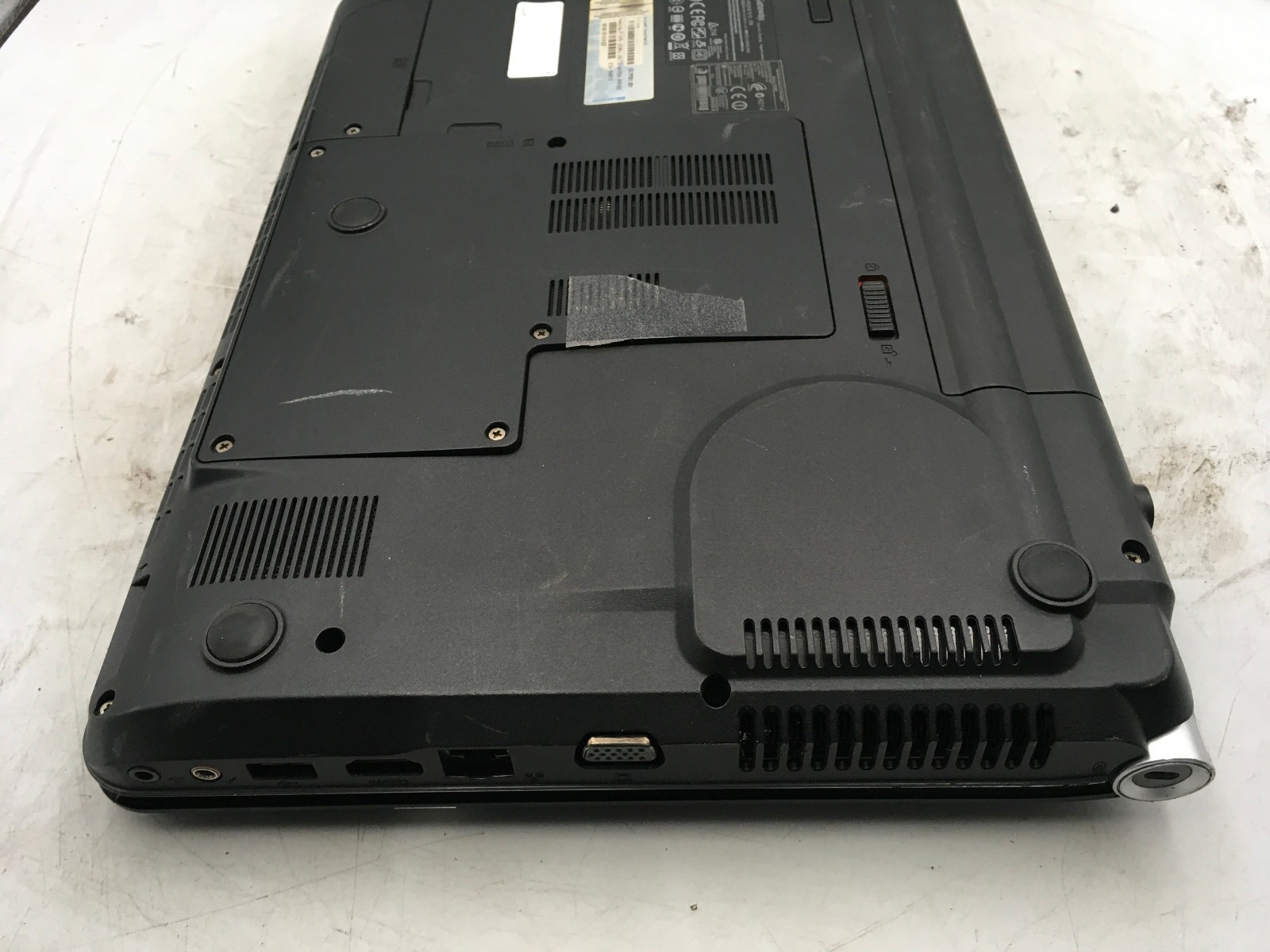 GATEWAY Z06 LAPTOP – FOR PARTS/BAD LCD – INTEL i5-11400H – NO RAM – READ – BB