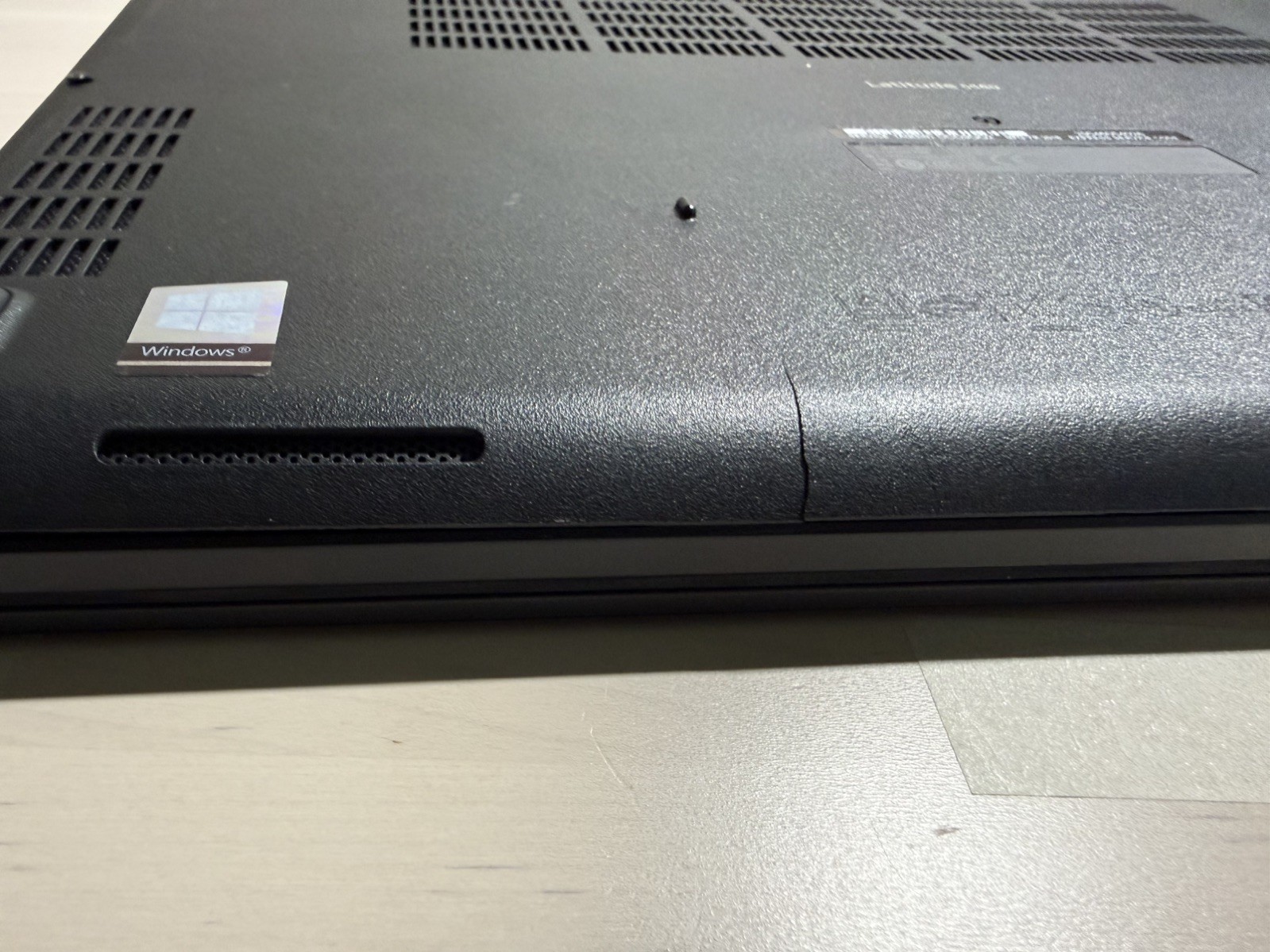 Dell Latitude 5580 Laptop Intel Core i5 7th Gen No HD/OS/AC Adapter- Bad Battery