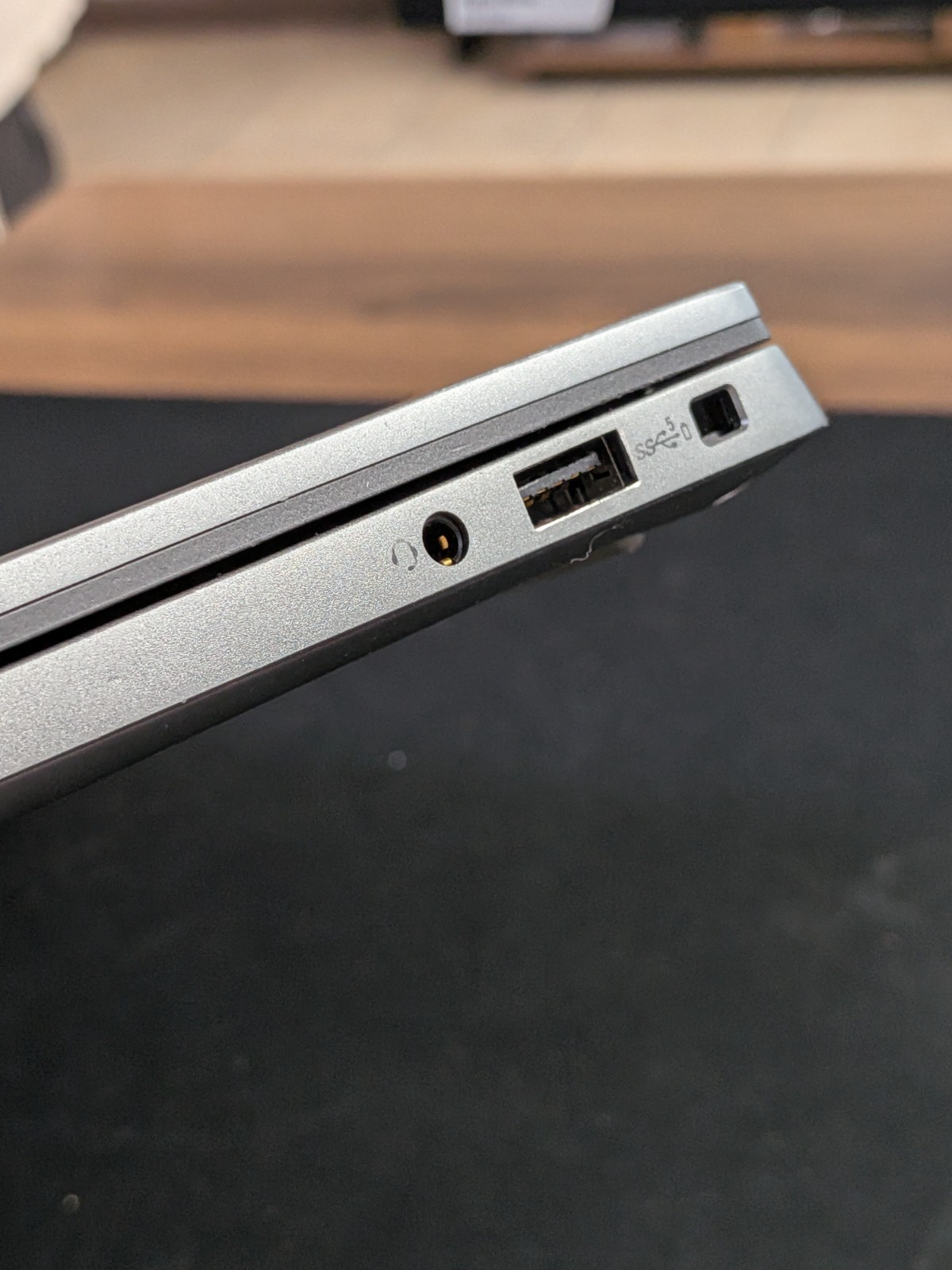 Dell Latitude 7340 13.3″ FHD+ i5 vPro 16GB Ram 256GB Windows 11 pro Fingerprint