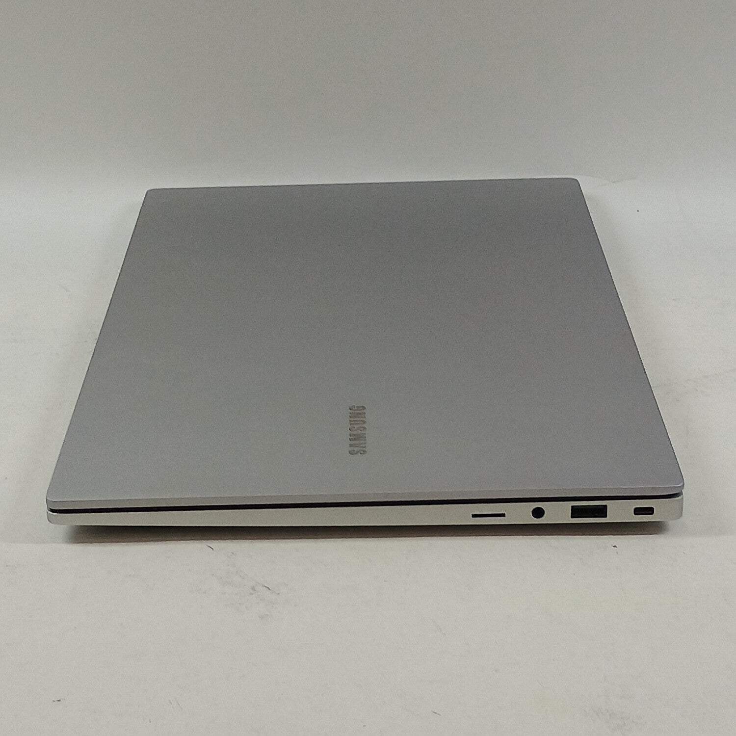 Samsung Galaxy Book4 NP750XGK 15.6″ Core 7 150U 1.8GHz 16GB RAM 1TB SSD