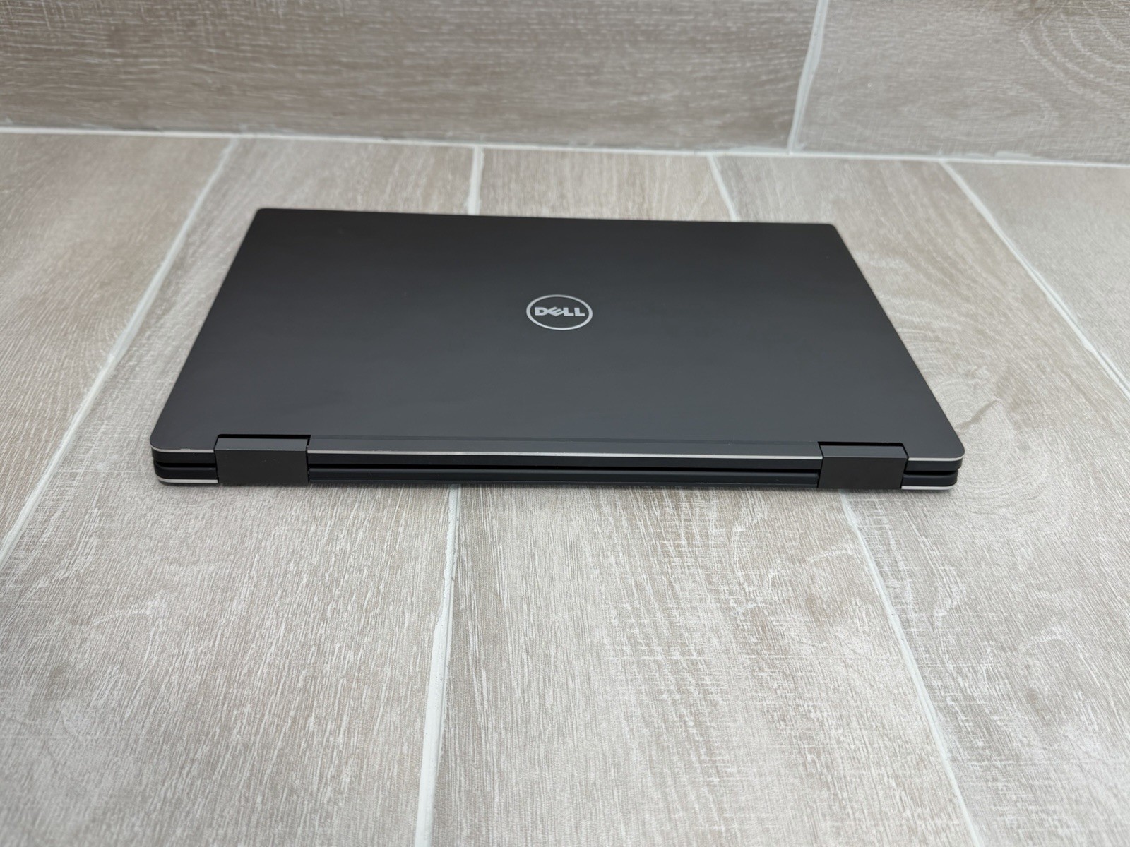 Dell XPS 13 9365 13.2″ Touch Laptop Core i7-7Y75 8GB RAM 256GB NVMe SSD