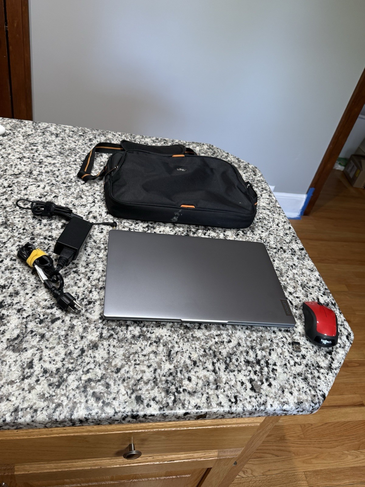 Lenovo IdeaPad Slim 3 15AMN8 15.6″ Ryzen 5 7520U 2.8GHz 8GB RAM 512GB SSD