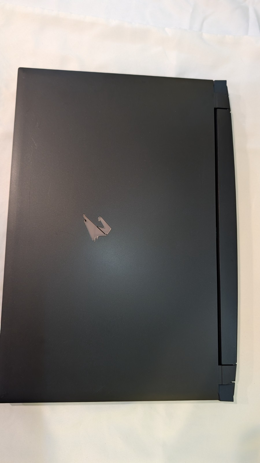 GIGABYTE AORUS 15G YC 15.6″ 240Hz Laptop RTX 3080 i7-10870H 32GB RAM Win 11 Ent