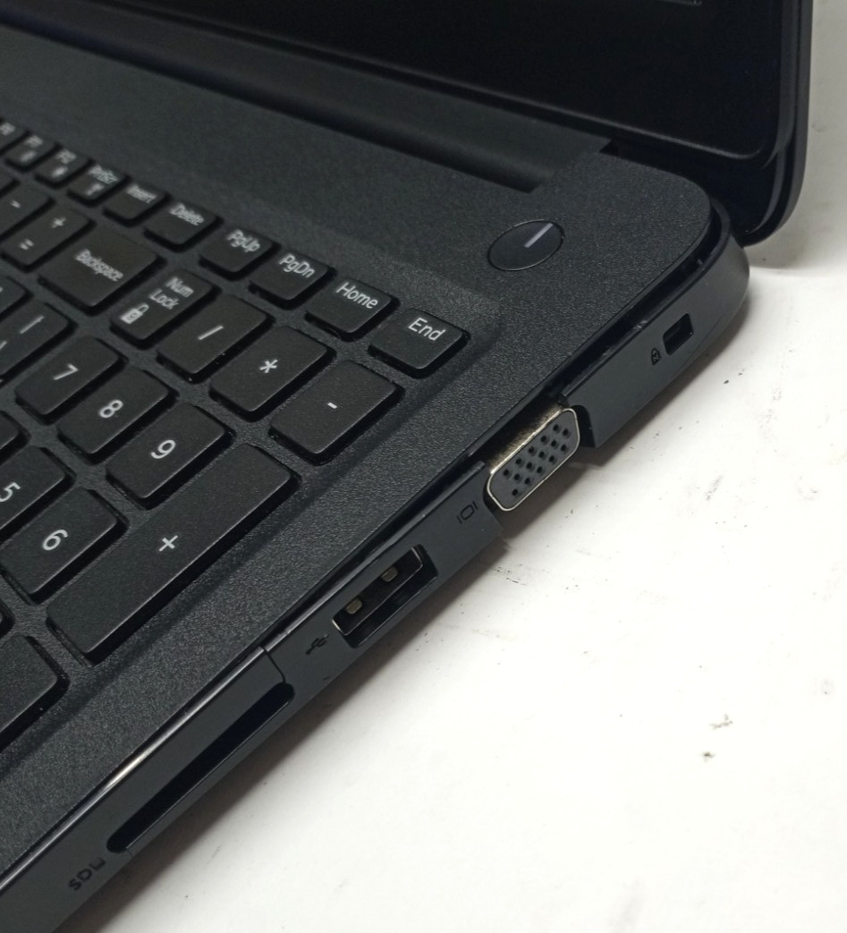 Dell Latitude 3500 15.6″ i5-8265u@1.60GHz 8GB RAM 256GB NVMe Win11Pro MC419*!