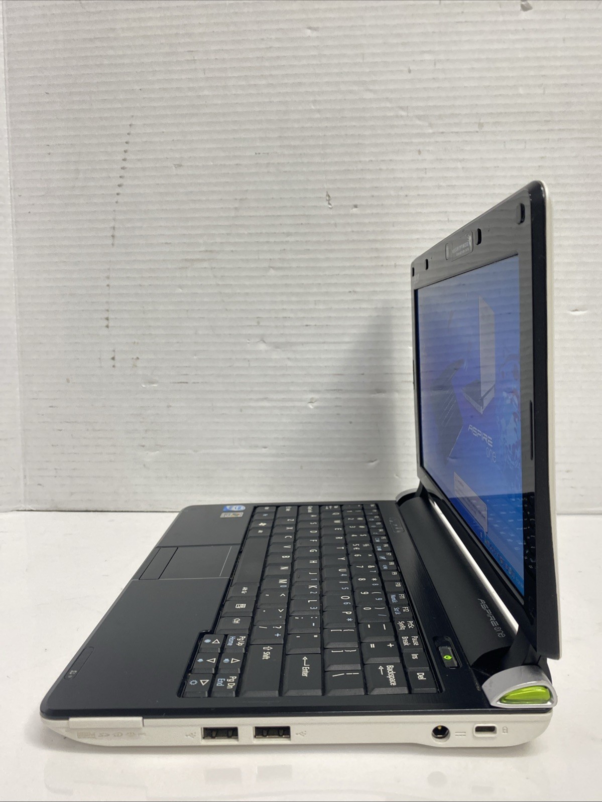 Acer Aspire One KAV60 10″ Netbook Black Intel Atom 1.6GHz 160GB HDD Windows XP