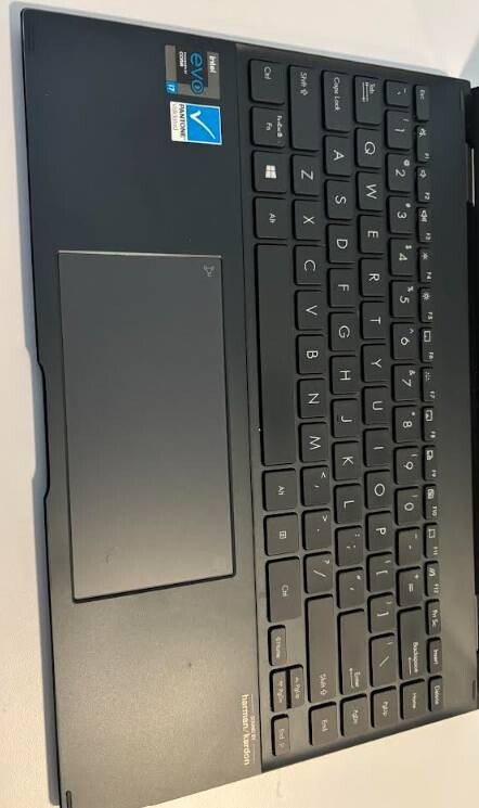 Asus Zenbook Laptop – Excellent Condition – Fast & Lightweight!