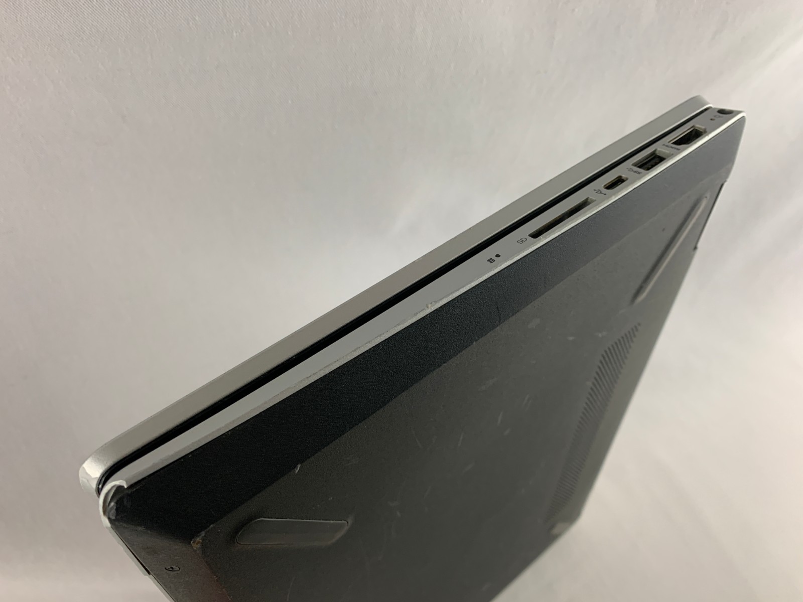 HP 14m-dh1001dx, Intel Core i3-10110U 2.1GHz For Parts/ Repairs, Cracked Screen