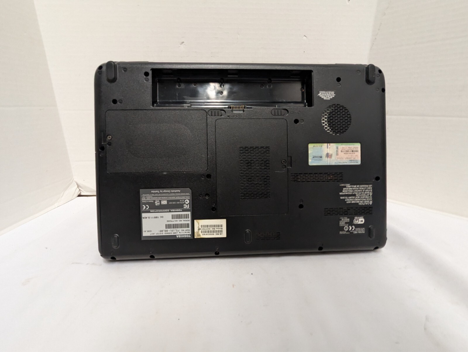 Toshiba Satellite L505-ES5033 15″ laptop intel i3 M330 2.13GHZ 4gb ram no hdd