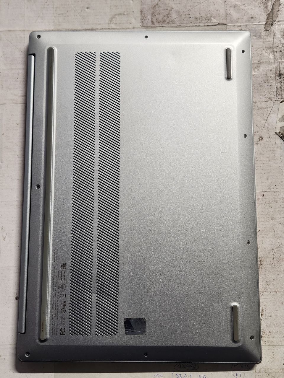 Lenovo IdeaPad Slim 5 16IRL8 i5 1335u 16GB RAM 512GB SSD win11pro