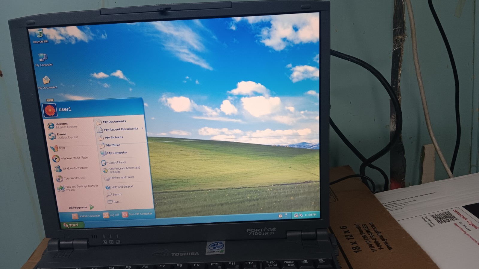 Vintage Toshiba Portege 7100CT Laptop Windows XP pro Docking station DVD Floppy