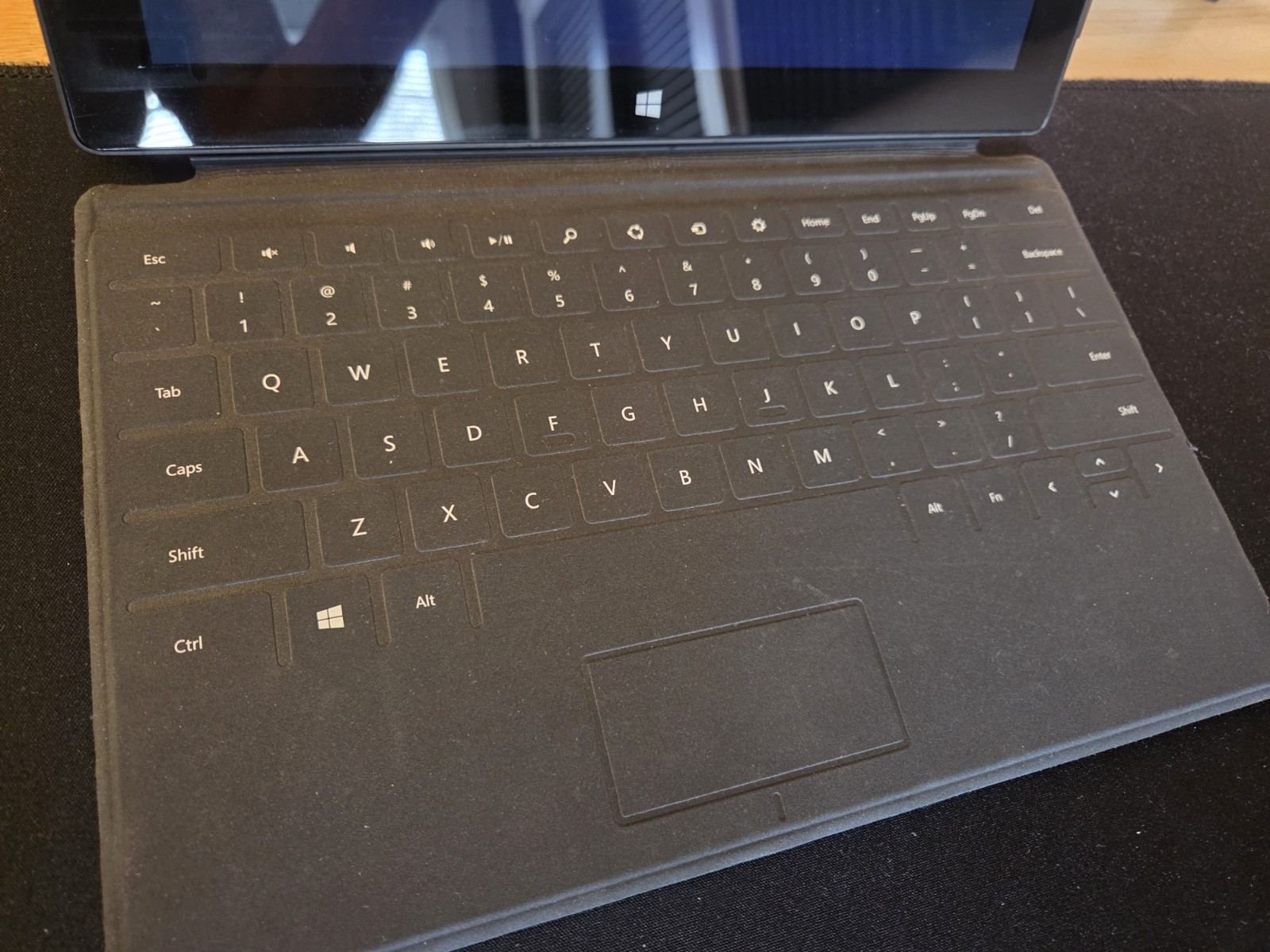 Microsoft Surface RT 1516 Quad Core 1.3GHz 2GB RAM 32GB SSD Windows 8
