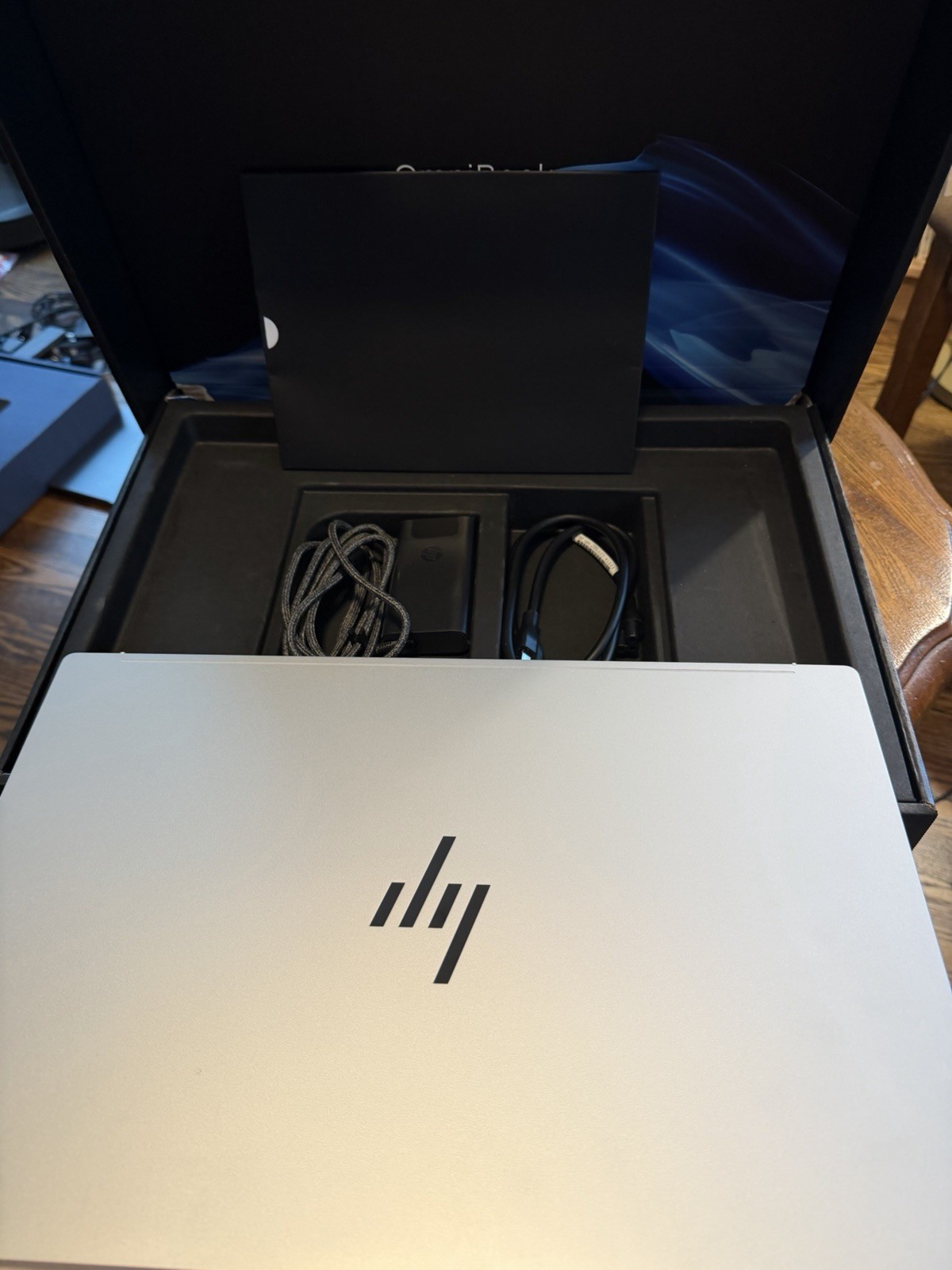HP Omnibook X 17.3″ CoPilot+ PC FHD Touch Intel Core Ultra 7 256V 16G 1TB 10/10