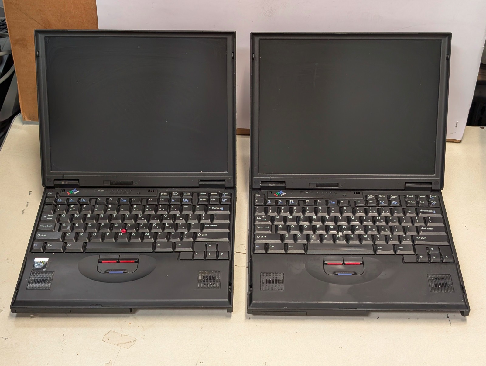 IBM ThinkPad 600 lot for parts; bad screen on 600x, bad MOBO on 600; no HDDs