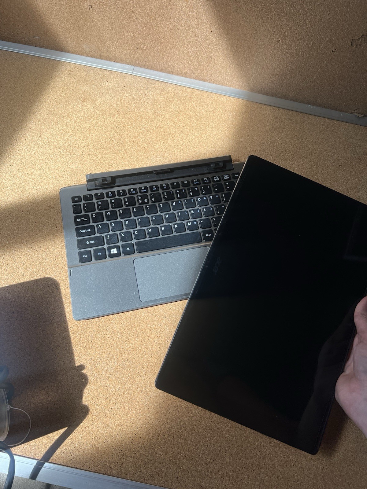 Acer Aspire Switch 10 10.1″ 2-in-1 Detachable Touch Atom 2GB 32GB Win Silver