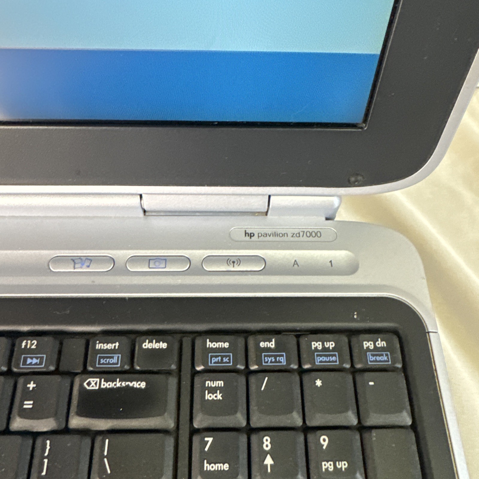 HP Pavilion Intel Pentium 4 w/ 512mb Ram & 160GB HD Windows XP Gaming Laptop