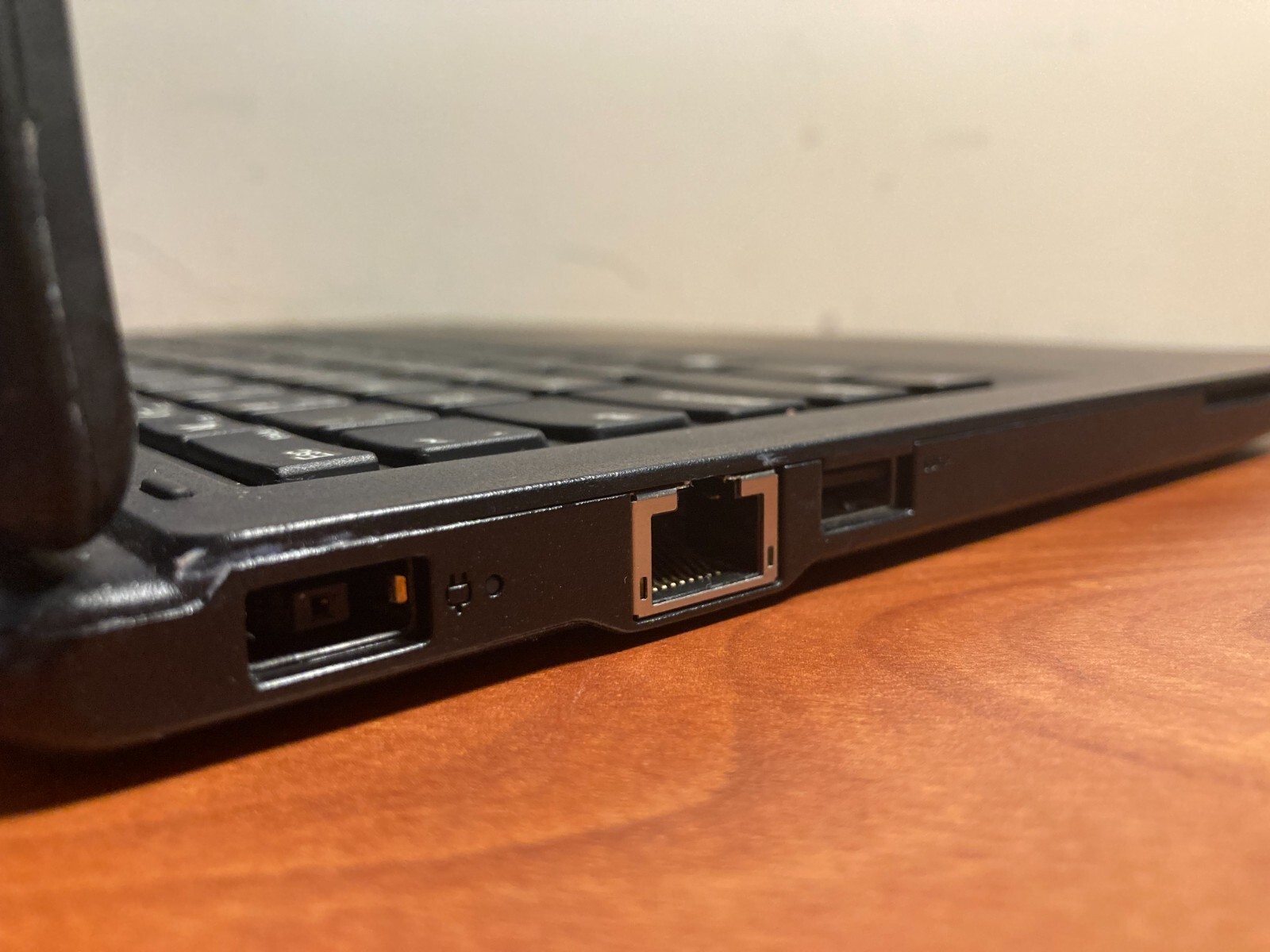 Lenovo ThinkPad 11e 11.6″ Intel Celeron N3160 1.6GHz 4GB RAM 128GB SSD **READ**