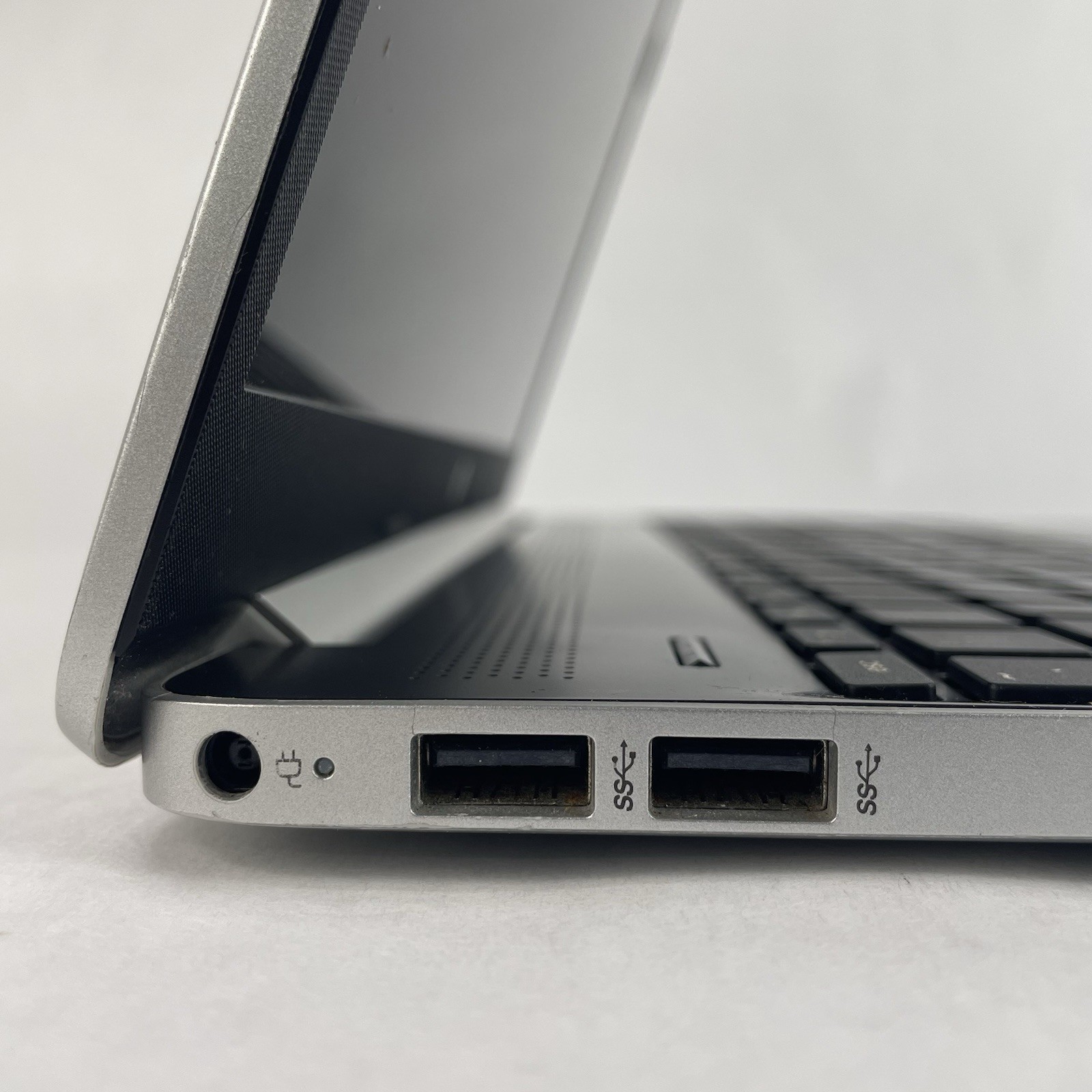 HP 15-dy1051WM 15.6″ i5-1035G1 1.00 GHz 8 GB RAM No SSD/OS/AC – Bad Bottom