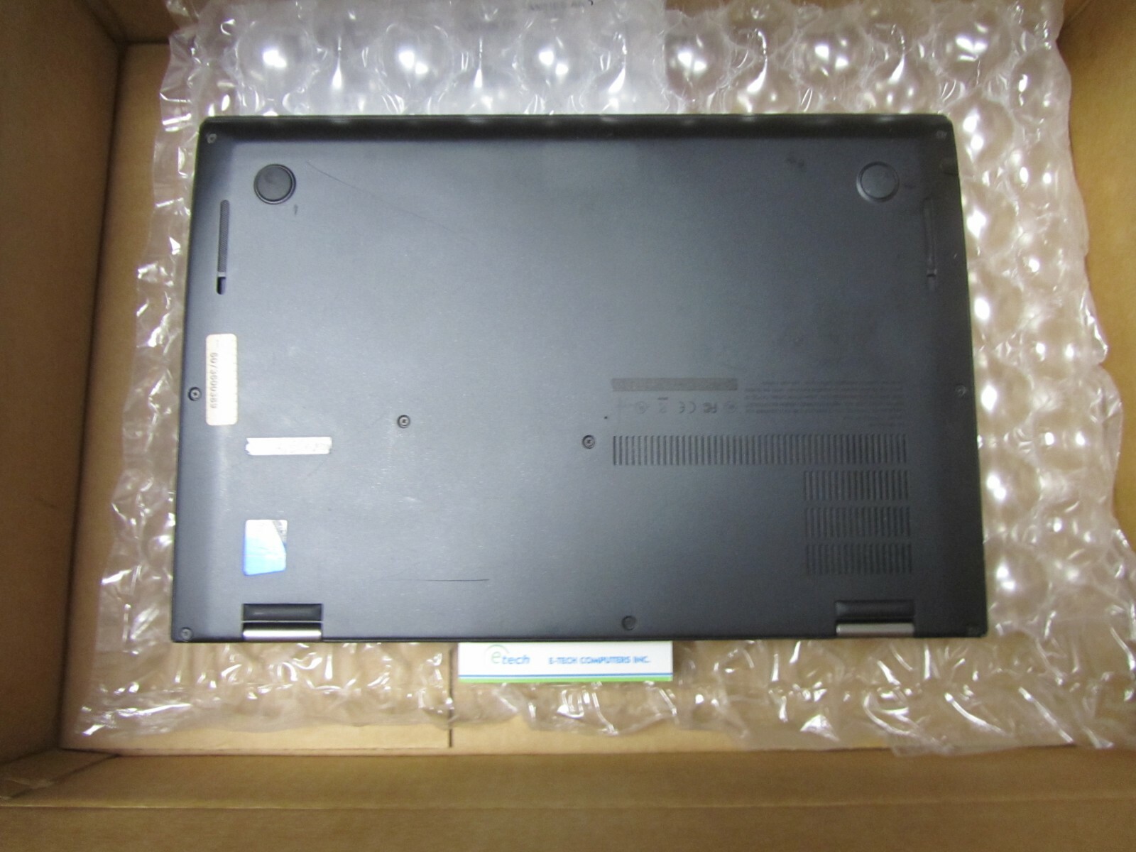 20FRS0L700 ThinkPad X1 Yoga i5-6300U 8GB RAM 256GB SSD, 14″ WQHD 2560×1440 Touch