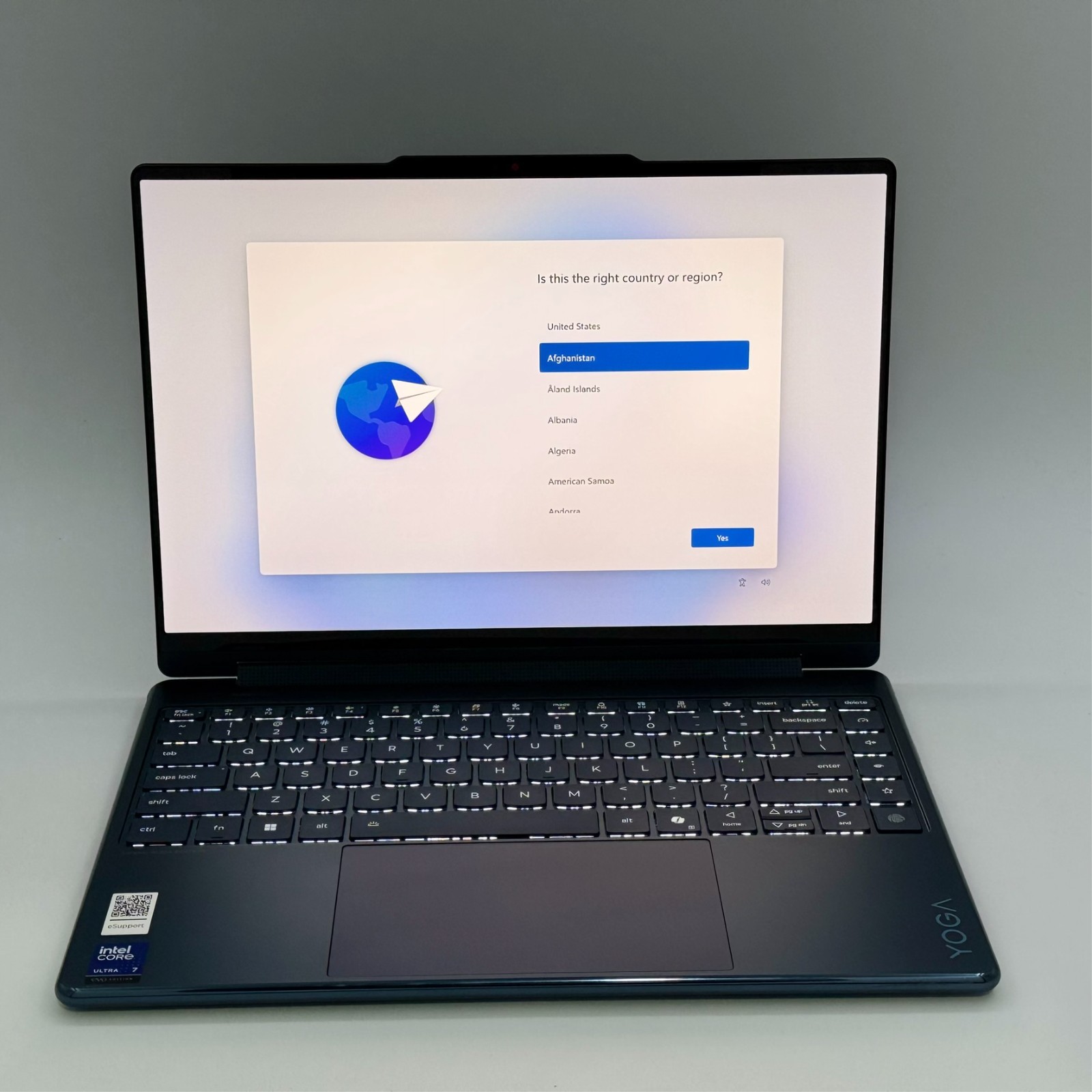Lenovo Yoga 9i 2-in-1 Aura Edition 14″ 3K 120Hz OLED Touch Ultra 7 258V 32GB 1TB