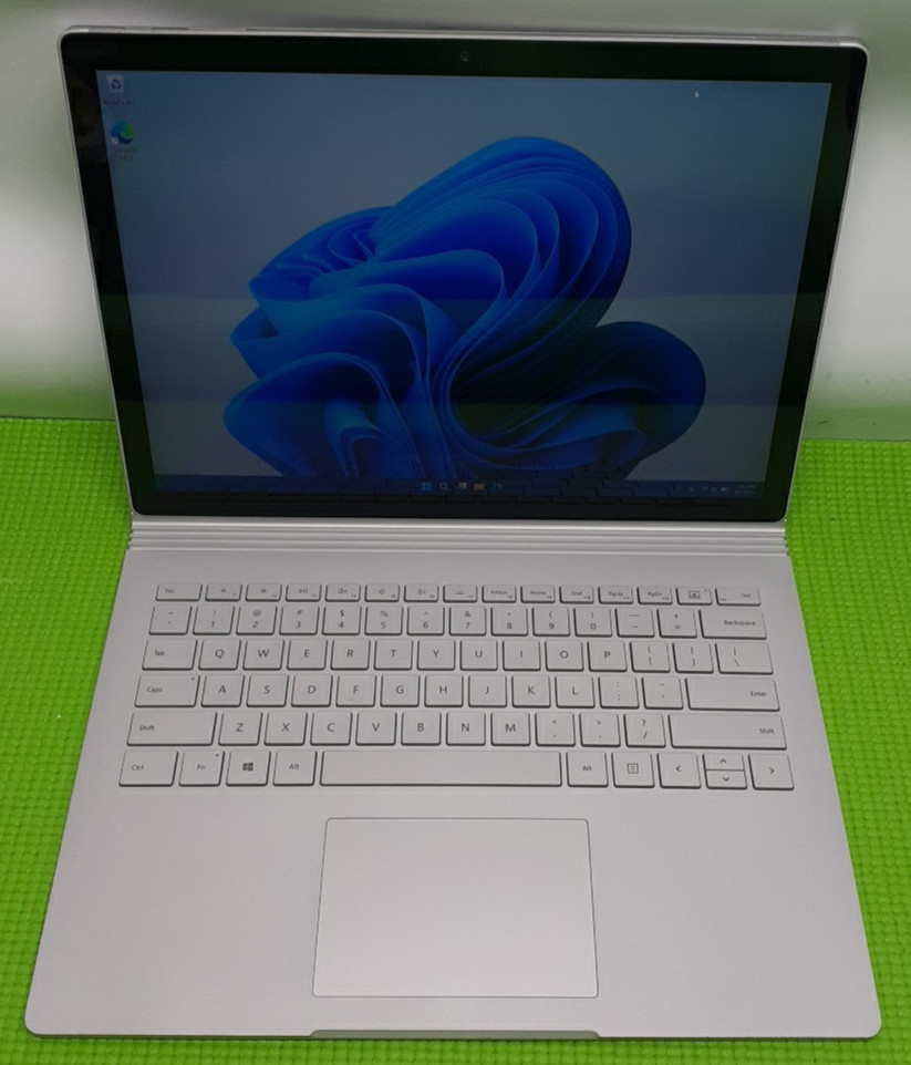 Microsoft Surface Book 2 i5-7300U 8GB RAM 256GB SSD WIN11 -no ac